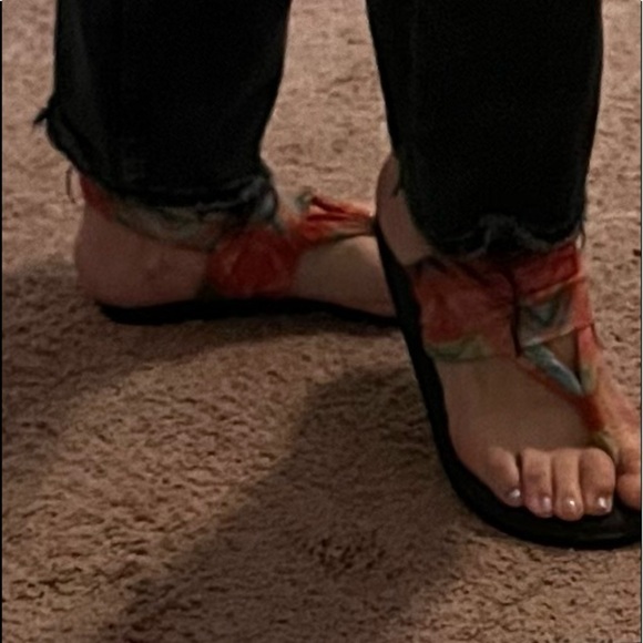 SANUK TIE DYE SANDALS - Picture 3 of 9